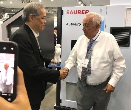 Autoairo, the new game changer in air spinning, is the biggest attraction at the Saurer booth - Zagis is Saurer's first customer for this innovation 