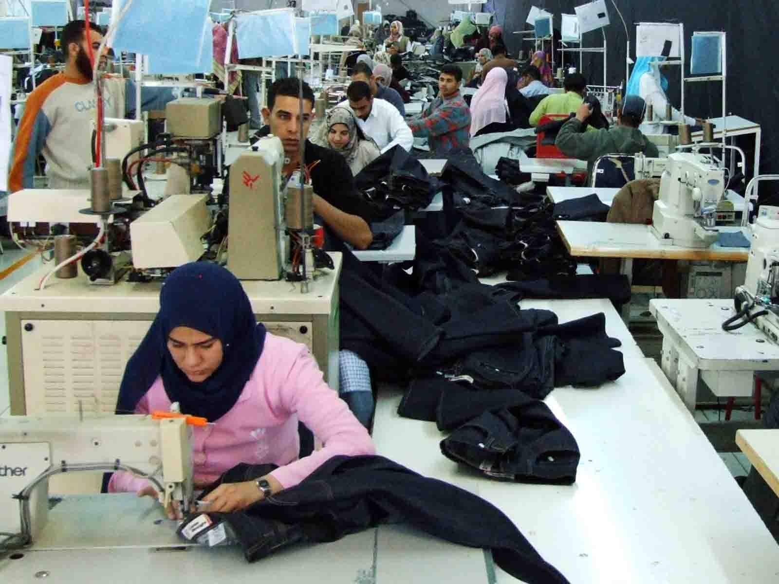 اتحاد الصناعات: 250 مصنع ملابس تشارك بمبادرة الرئيس لتحفيز المنتج المحلى
