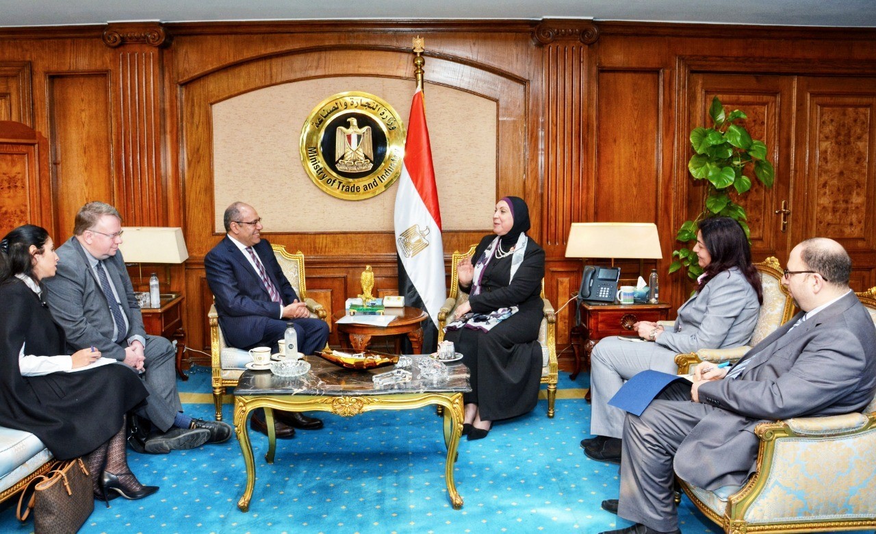 وزيرة التجارة تبحث مع العمل الدولية مشروعات التعاون بين المنظمة والحكومة المصرية