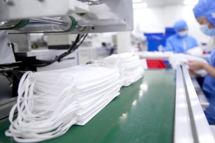 الحكومة تتفق مع مصانع الملابس لإنتاج 3 ملايين كمامة قماش لطلاب الثانوية والجامعات