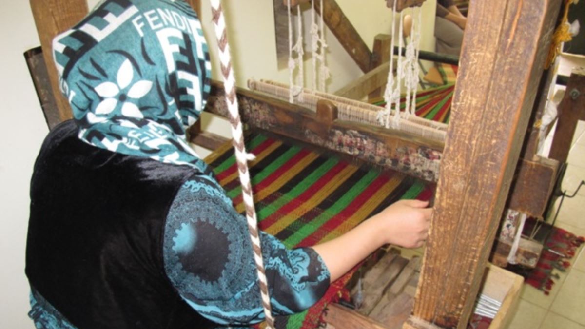 الحرف اليدوية تخاطب جهاز تنمية المشروعات الصغيرة للمشاركة فى معرض تراثنا