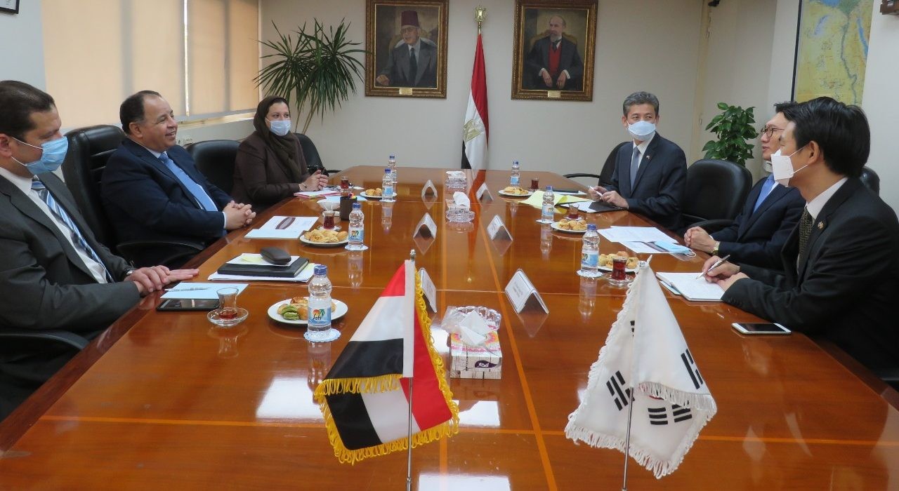 وزير المالية لسفير كوريا الجنوبية: نتطلع لتعظيم استثمارات بلادكم بمصر