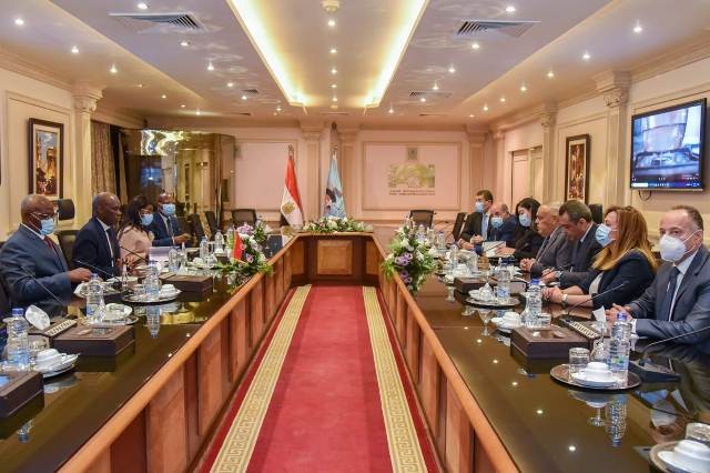الهيئة العربية للتصنيع تبحث سبل تبادل الخبرات والتدريب مع أنجولا