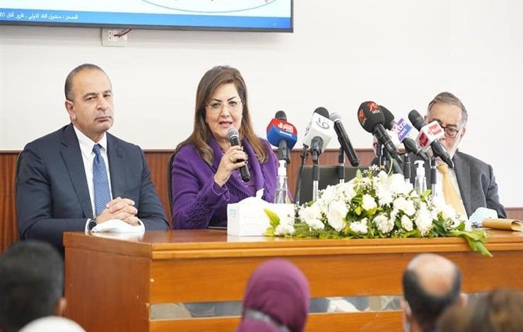 وزيرة التخطيط ترفع توقعاتها لنمو الاقتصاد المصري إلى 6.5 فى المئة العام الجاري
